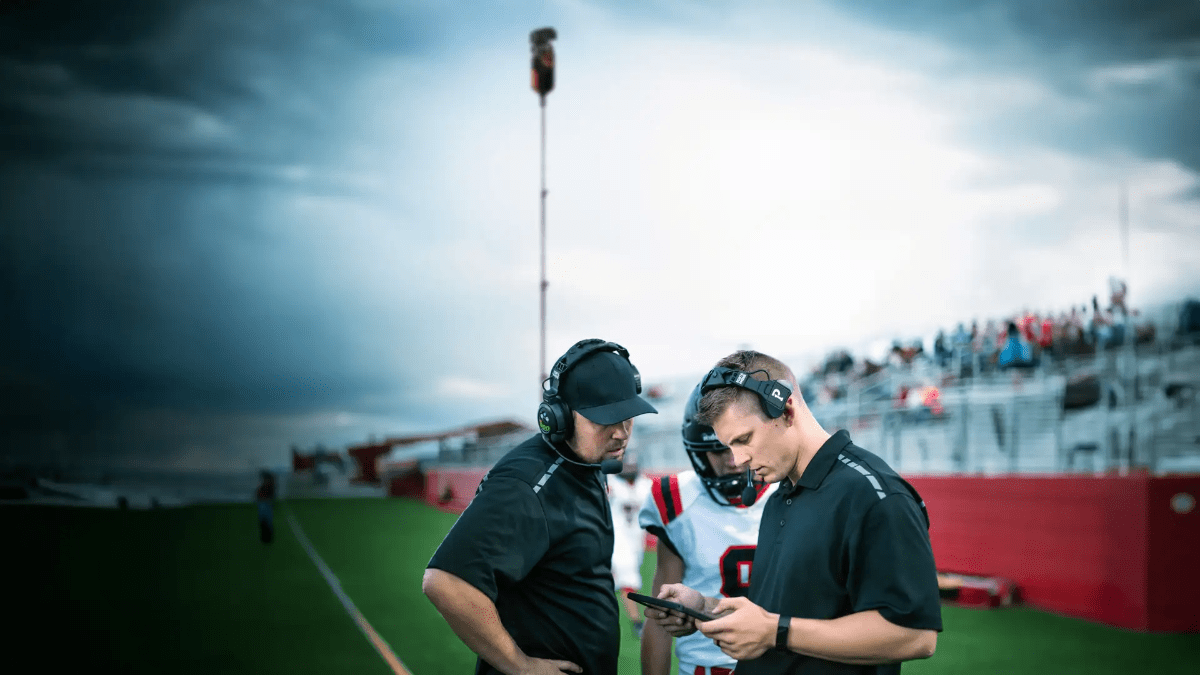 Debrief your videos immediately after a training session or play period, without needing to access the PIX4TEAM2 which has just filmed